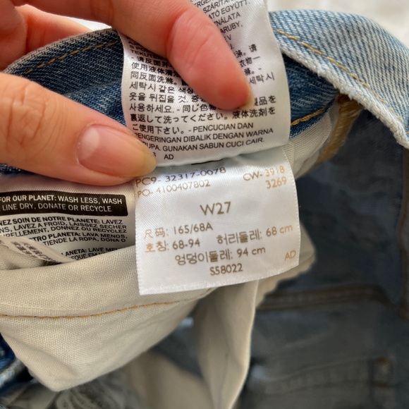 Levi’s blue wash denim shorts - Picture 2 of 3